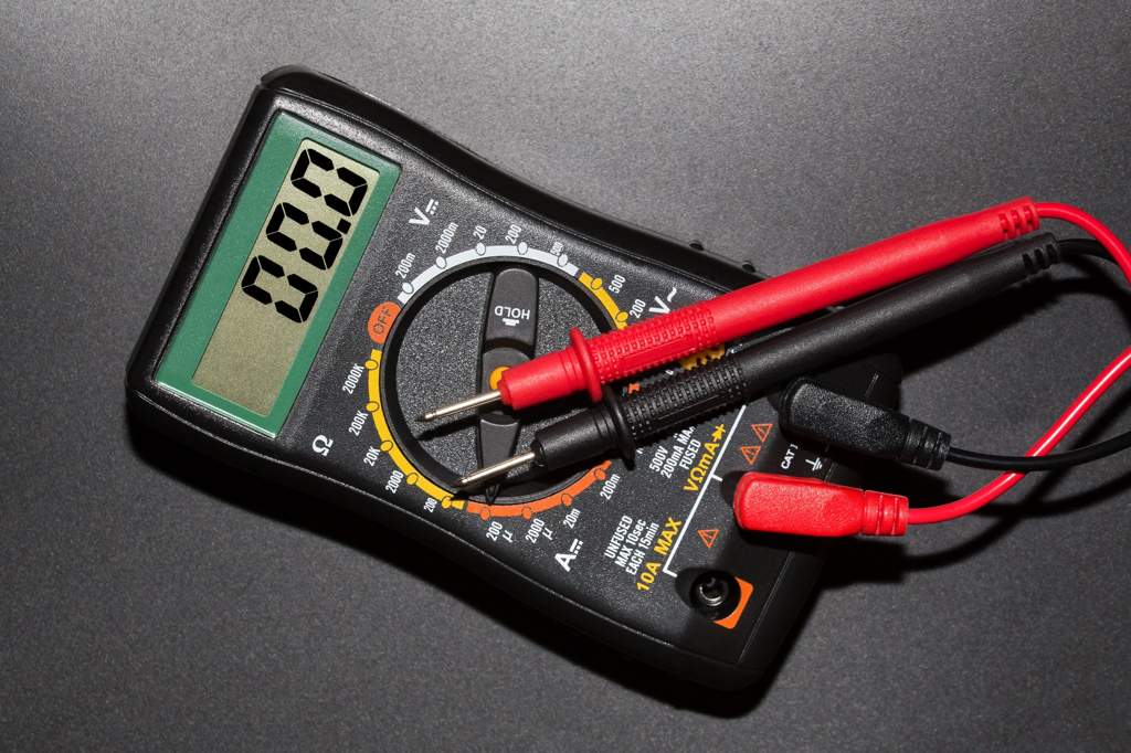 how to test a battery with a multimeter